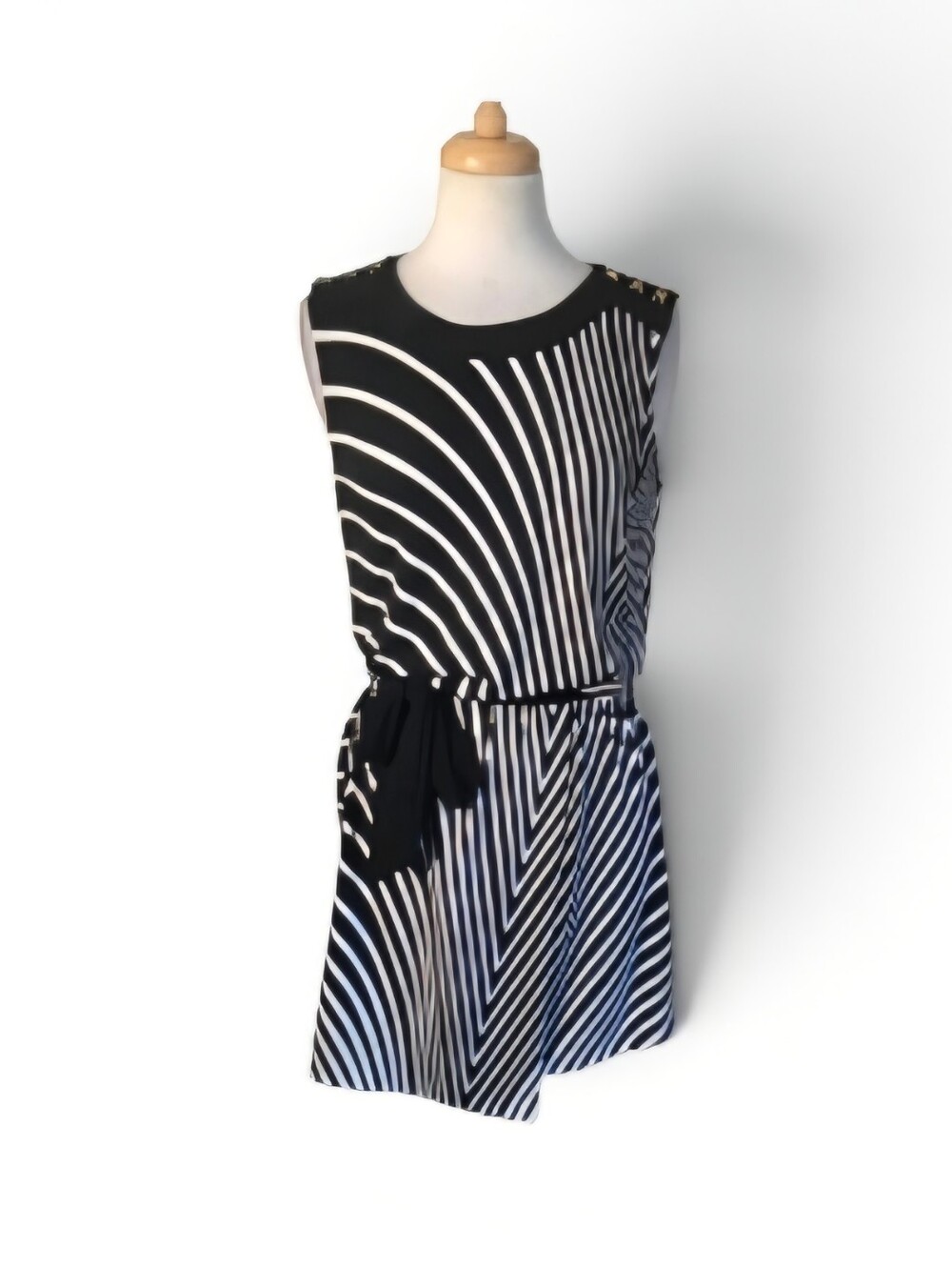 White House Black Market Black & White Graphic Tie-Waist Dress Size Medium